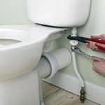 Comment réparer un WC qui fuit ?